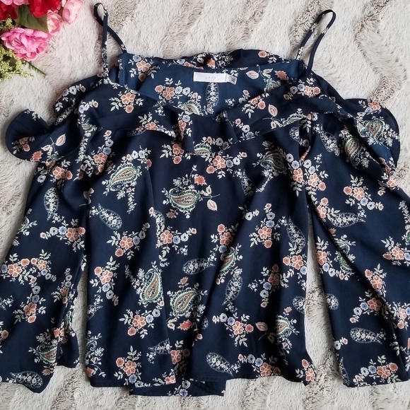 ✨️CL Lush Navy Blue Ruffle Cold Shoulder Floral Top Size M - Picture 1 of 8